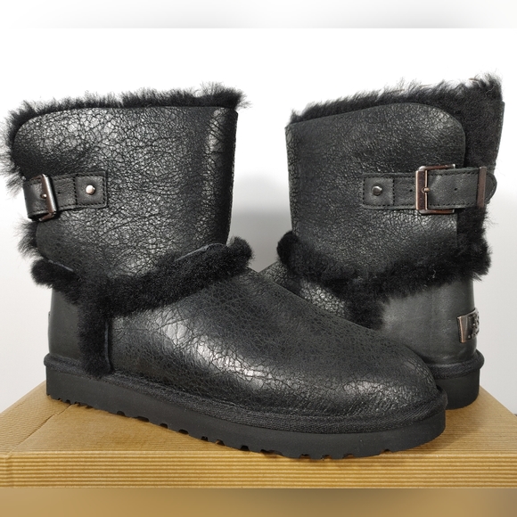 Brand New Women's UGG Australia Airehart Black Boots - Picture 8 of 10